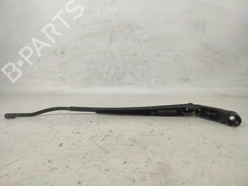 Front windshield wiper arm TOYOTA YARIS (_P9_) 1.0 VVT-i (KSP90_, KSP90R) | BP30888902C143