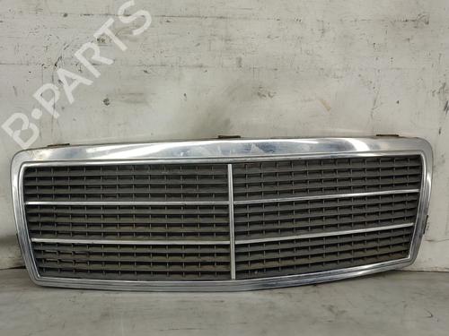Used Grille MERCEDES-BENZ C-CLASS (W202) C 220 D (202.121) (95 hp) 30720843