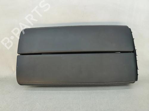 Used Armrest / Center console Armrest / Center console PEUGEOT 3008 II SUV (MC_, MR_, MJ_, M4_) 1.6 BlueHDi 120 (120 hp) 31381692 31381692
