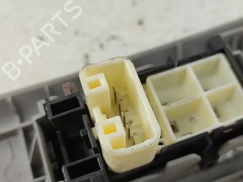 Right front window switch TOYOTA YARIS (_P9_) 1.0 VVT-i (KSP90_, KSP90R) | BP31293616I26