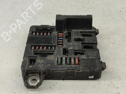 fuse-box-renault-scenic-ii-jm01_-2003-2004-2005-2006-2007-2008-2009-2010-31334766 main image