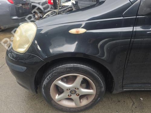 Voorscherm links TOYOTA YARIS (_P1_) 1.4 D-4D (NLP10_, NLP10R) (75 hp) 31810498