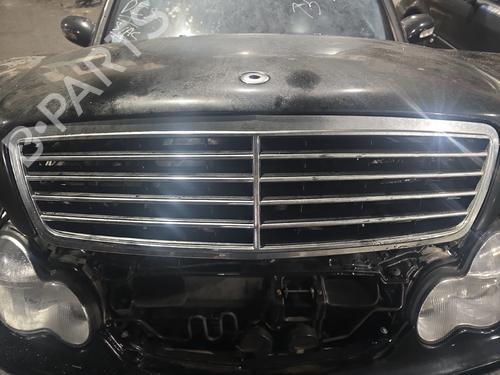 Used Grille MERCEDES-BENZ C-CLASS T-Model (S203) C 220 CDI (203.206, 203.208) (143 hp) 31908051