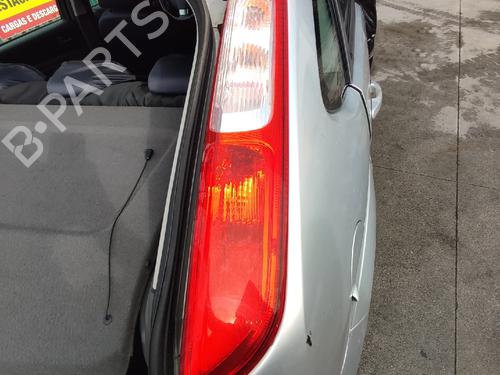 Used Right taillight FORD FOCUS II (DA_, HCP, DP) 1.6 TDCi (90 hp) 31976387
