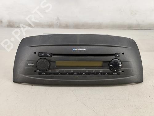radio-fiat-punto-188_-1999-2000-2001-2002-2003-2004-2005-2006-2007-2008-2009-2010-2011-2012-32002536 main image