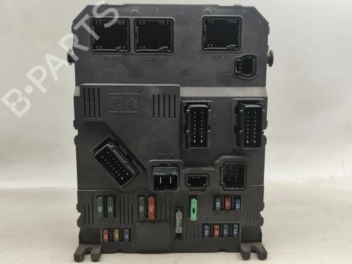 Used Fuse box Fuse box 32070379 32070379