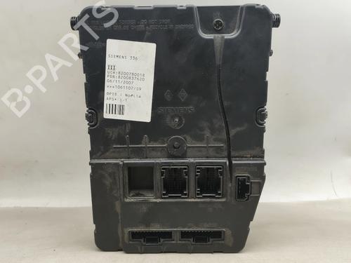 Used Fuse box Fuse box 32070395 32070395