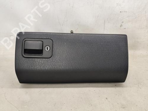 Used Glove box VW GOLF III (1H1) 1.4 (60 hp) 32113496