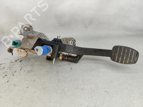 Used Clutch pedal Clutch pedal RENAULT MEGANE III Grandtour (KZ0/1) 1.5 dCi (KZ0C, KZ1A) (90 hp) 32125588 32125588