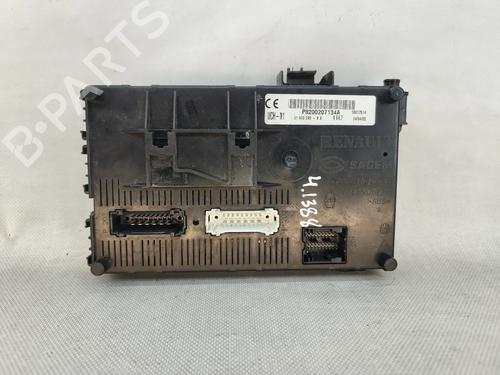 Used Fuse box RENAULT CLIO II (BB_, CB_) 1.5 dCi (B/CB07) (65 hp) 32147886
