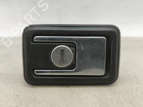 Used Tailgate handle Tailgate handle 32211890 32211890