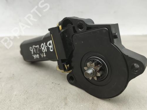 Right front window motor HYUNDAI TRAJET (FO) 2.0 CRDi | BP32218171E20