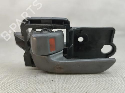 Maneta interior delantera izquierda TOYOTA AVENSIS Estate (_T22_) 1.6 i (AT220_) (110 hp) 32214161