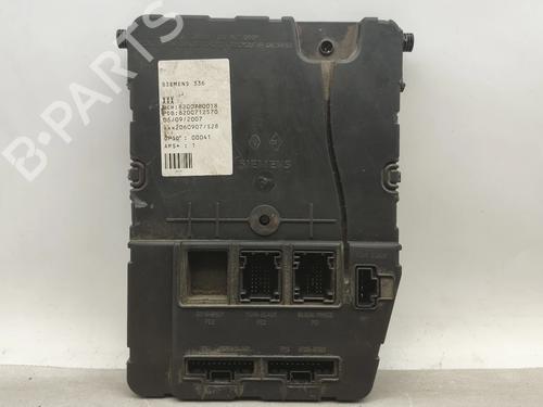 Used Fuse box Fuse box 32187622 32187622