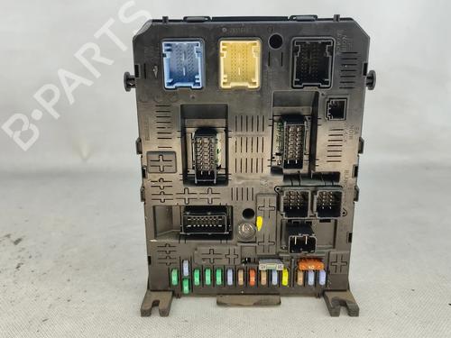 Used Fuse box Fuse box 32238076 32238076
