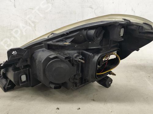 Right headlight RENAULT CLIO III (BR0/1, CR0/1) 1.5 dCi (BR17, CR17) | BP32251560C29