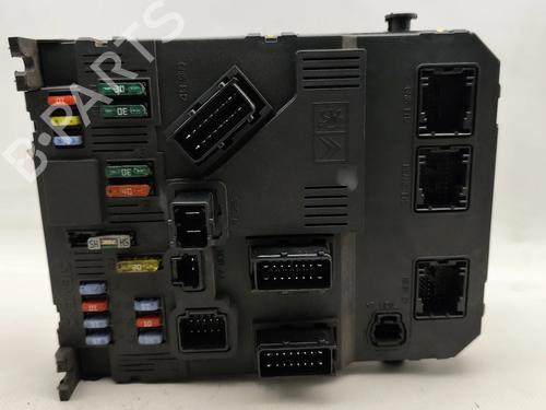 Used Fuse box Fuse box 32220656 32220656