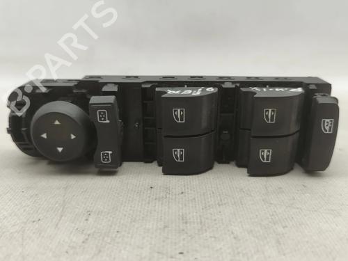Used Left front window switch Left front window switch RENAULT MEGANE III Grandtour (KZ0/1) 1.5 dCi (KZ09, KZ0D, KZ1G, KZ29, KZ14, KZ1W, KZ10, KZ1F,... (110 hp) 32390448 32390448