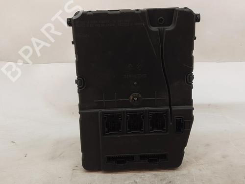 Used Fuse box Fuse box 32373182 32373182