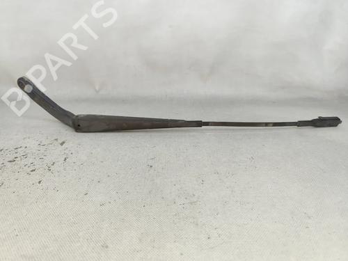 Used Front windshield wiper arm Front windshield wiper arm 32375510 32375510