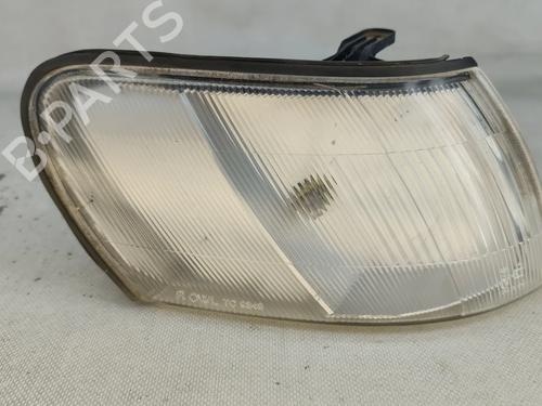 Clignotant avant droit TOYOTA COROLLA (_E10_) 1.3 XLI 16V (EE101) (88 hp) 32412698