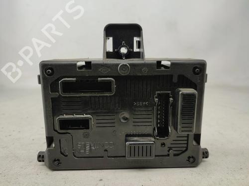Used Fuse box Fuse box 31667825 31667825