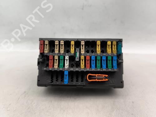 Used Fuse box Fuse box 32484463 32484463