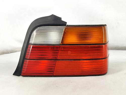 Høyre baklys BMW 3 (E36) 325 tds (143 hp) 32523335