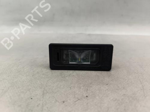 licence-plate-light-jaguar-i-pace-x590-2018-32523304 main image