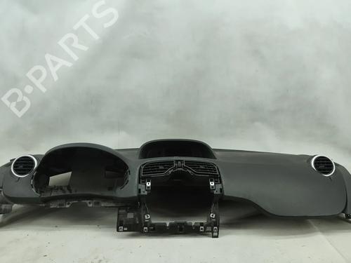 Used Dashboard Dashboard 32698841 32698841