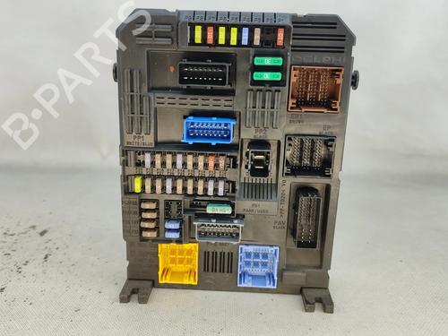 Used Fuse box Fuse box 31023527 31023527