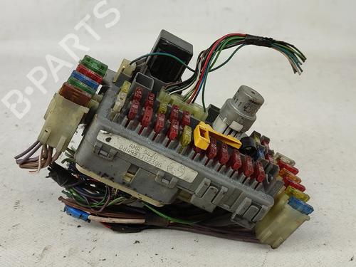 Used Fuse box Fuse box 32096943 32096943