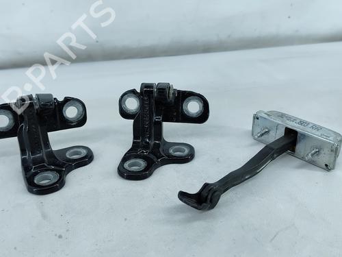 deurscharnierdeurvanger-jaguar-i-pace-x590-2018-32731288 main image