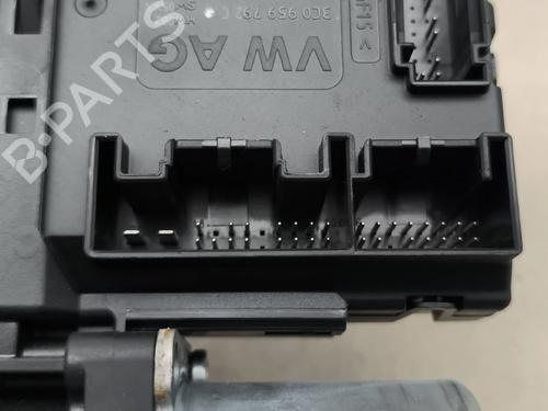 Right front window motor VW PASSAT B7 (362) 1.6 TDI | BP31354976E20 - Image 8