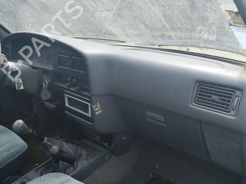 Used Dashboard Dashboard TOYOTA HILUX V Pickup (_N8_, _N9_, _N10_, _N11_) 2.4 D (LN85, LN90) (80 hp) 32990203 32990203