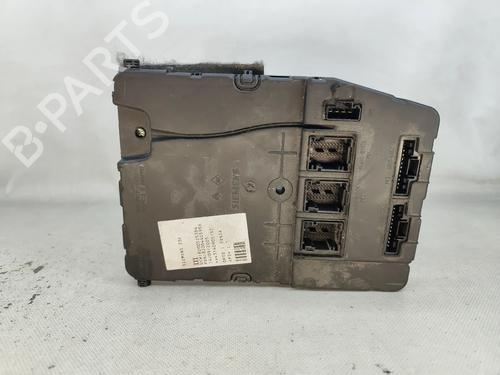 Used Fuse box Fuse box 32869450 32869450