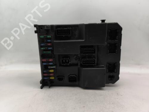 Used Fuse box Fuse box 33022314 33022314