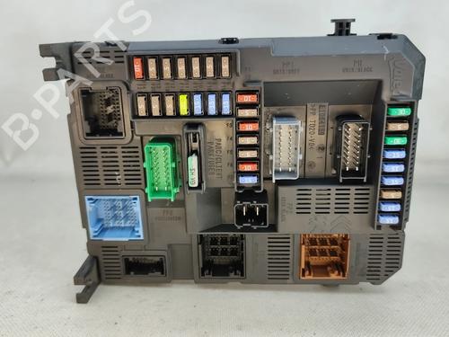 Used Fuse box Fuse box 33001576 33001576