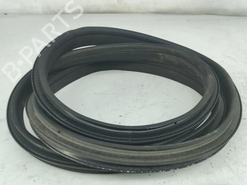 Gummiliste MERCEDES-BENZ CLA Coupe (C117) CLA 180 (117.342) (122 hp) 33043656