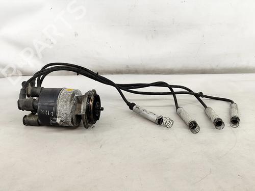 Used Ignition distributor Ignition distributor OPEL CORSA A Hatchback (S83) 1.2 i (F08, M08, F68, M68) (45 hp) 33161798 33161798