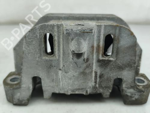 Used Engine mount Engine mount MERCEDES-BENZ CLA Coupe (C117) CLA 180 (117.342) (122 hp) 33043729 33043729
