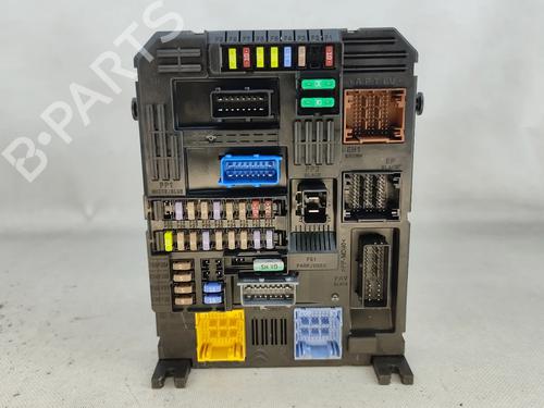 Used Fuse box Fuse box 33116607 33116607