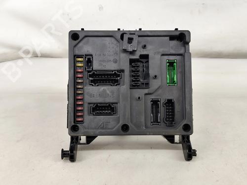Used Fuse box Fuse box 33171093 33171093