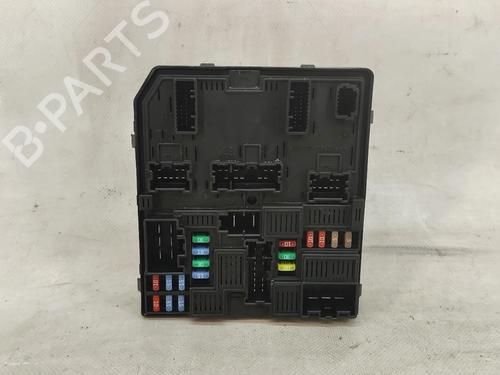 Used Fuse box Fuse box RENAULT MEGANE IV Hatchback (B9A/M/N_) 1.5 dCi 110 (B9A3) (110 hp) 33303597 33303597