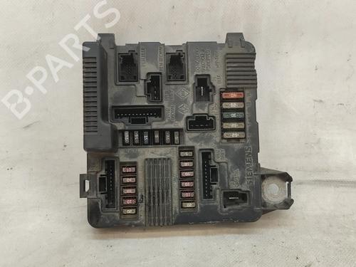 Used Fuse box Fuse box 33303584 33303584