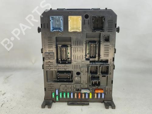 Used Fuse box Fuse box 33403194 33403194