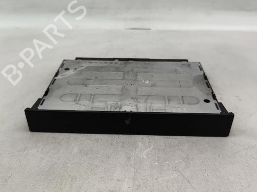 Suporte copos/Objectos Suporte copos/Objectos VW GOLF IV (1J1) 1.4 16V (75 hp) 33468828 33468828