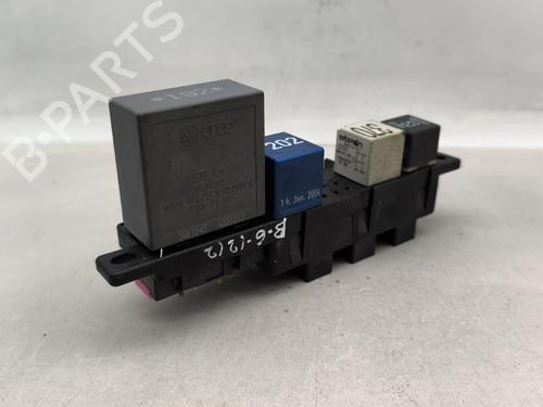 Fuse box VW PASSAT B5.5 Variant (3B6) 1.9 TDI | BP33398210E1  - Image 5