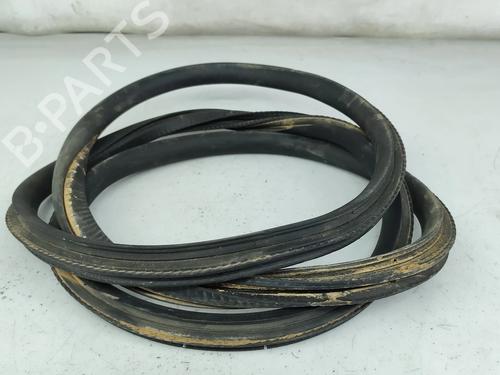 Used Rubber door seal Rubber door seal MERCEDES-BENZ CLA (C118) CLA 250 e (118.386) (218 hp) 33676072 33676072