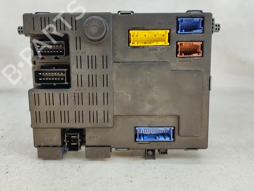 Used Fuse box Fuse box 33757097 33757097